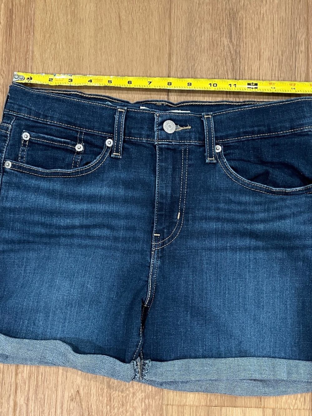 Levi's mid length shorts size 30
